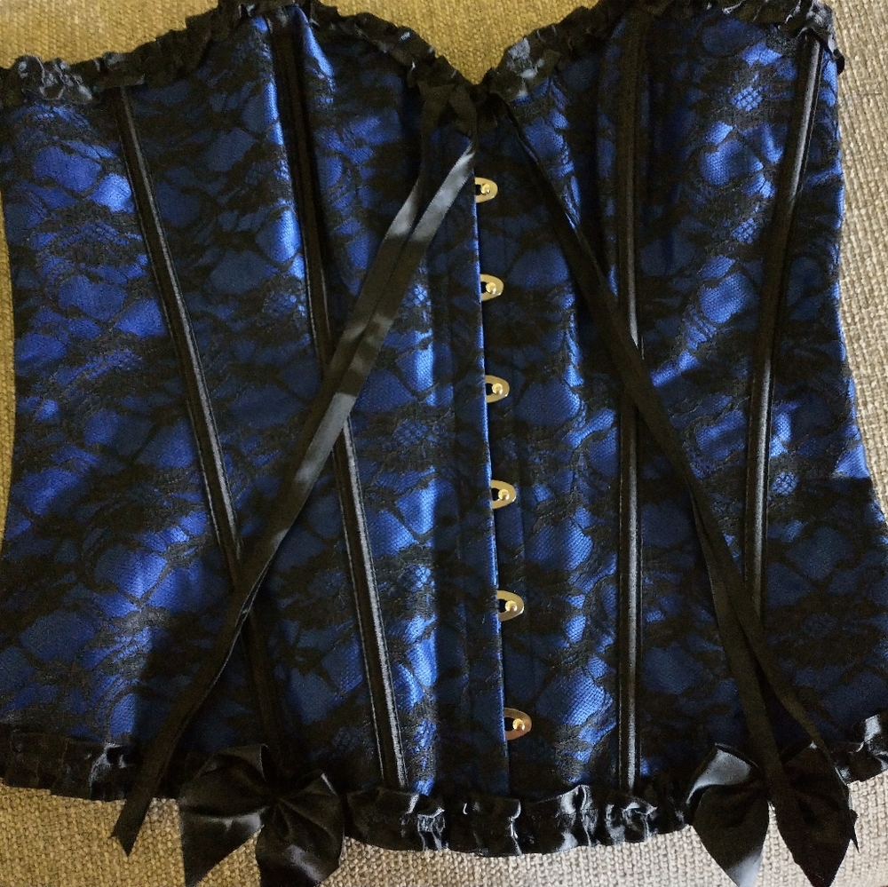 Corsets - image 2